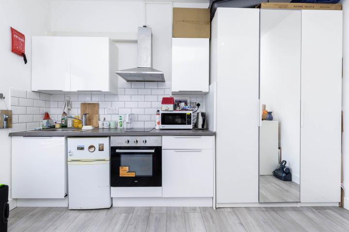 Modern Studio Kilburn lane, Queens Park